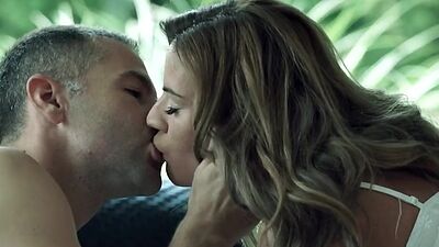 Erotic babe has hardcore anal