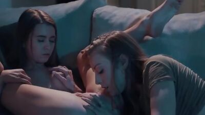 Flexible dyke seduces girlfriend with oralsex and fingering