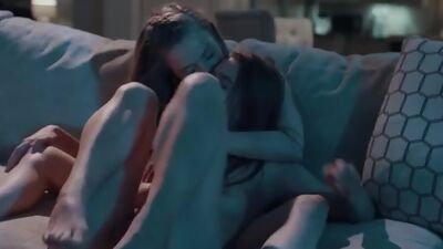 Flexible dyke seduces girlfriend with oralsex and fingering