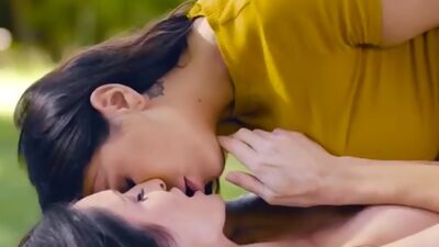 Silvia Saige does pussy licking with Masseuse Ivy Lebelle outdoor