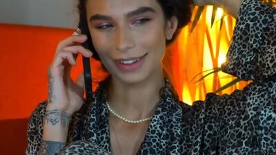 Lovely Shemale in 50s Costume Slapping Her Ass on webcam