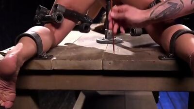 Curvy electro sub getting feet pricked in bdsm couple