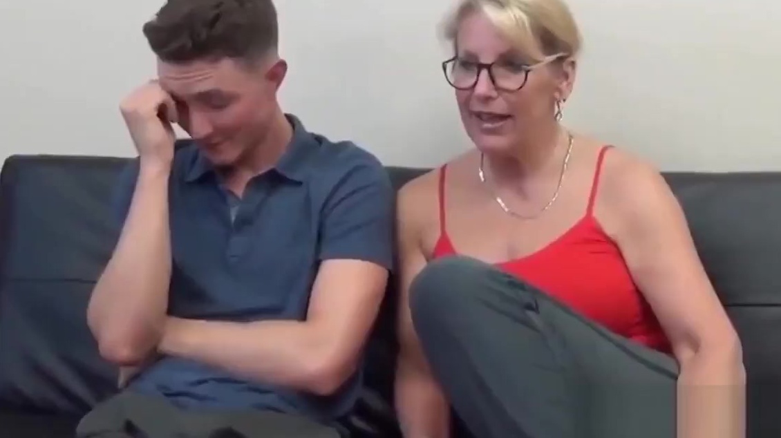 Mature Mom With Glasses - Its.PORN - Mature woman in glasses